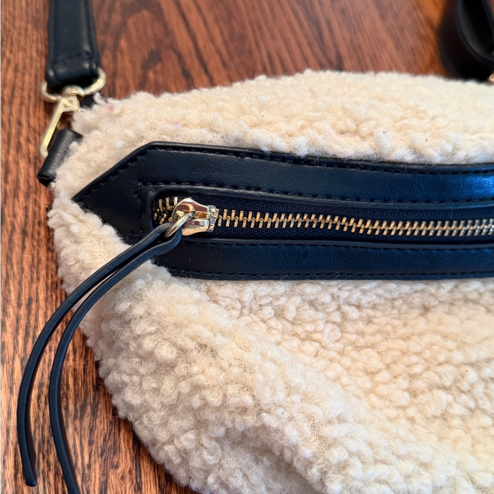 GREAT FOR WINTER! Stylish Cream and Black Sherpa Crossbody Bag - Picture 8 of 8